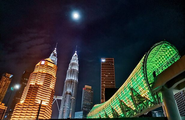 Kuala Lumpur Night Tour With Lake Symphony & Saloma Bridge