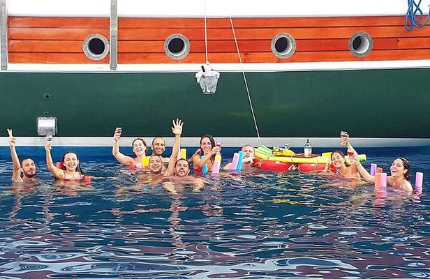 Bodrum Private Gulet Cruise with a Mediterranean Lunch