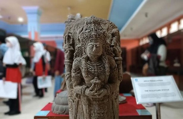 Half-Day Private Majapahit Historical Tour from Surabaya