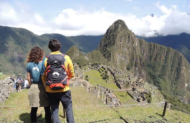 Tour to Machu Picchu by panoramic train in 2 days 