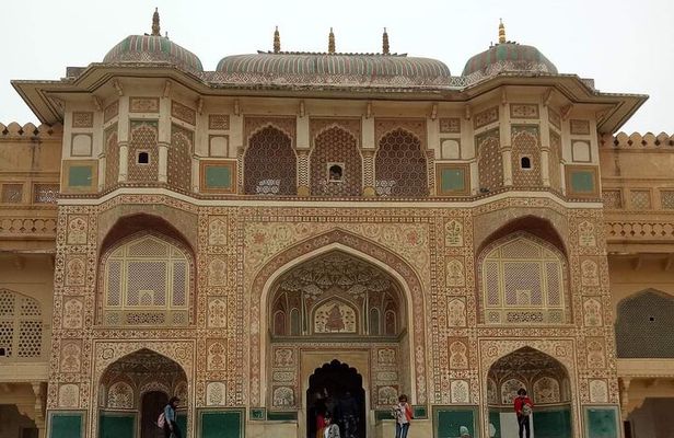 6-Days Golden Triangle Tour Delhi-Agra-Jaipur by Car and Driver