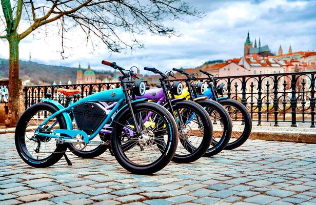 Cafe Racer Grand Tour: Prague’s Highlights by eBike