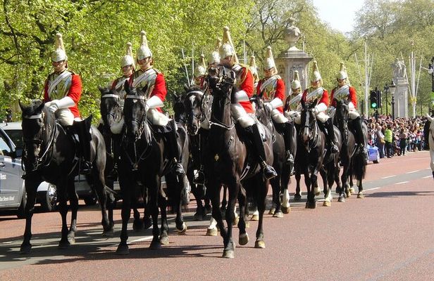 Full Day London Private Tour with Admission to Iconic Landmarks