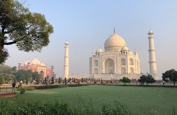From Delhi : Taj Mahal and Agra Fort Tour by Superfast Train