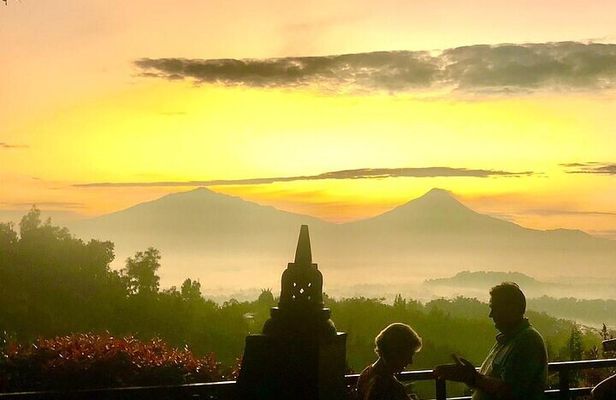 Borobudur sunrise from Setumbu Hill and Yogyakarta day tour