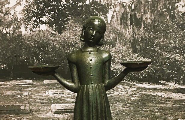 Midnight in the Garden of Good and Evil Walking Tour