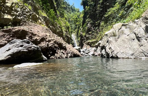 Shared Guided Hiking in Falls of Baleine