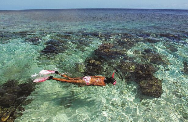For Cruise Passengers: 4 Hour Boat Tour of St Maarten/St Martin