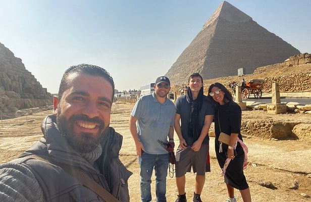 Private Giza Pyramids and Sphinx Tour with Lunch and Camel Ride