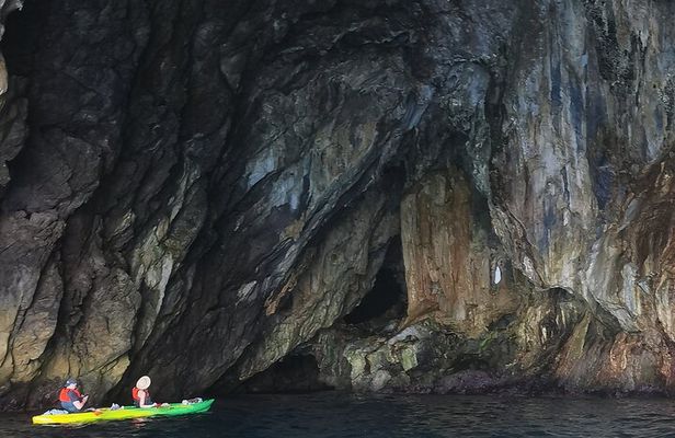 Amalfi Coast Kayak & Snorkeling Tour to the Pandora's Cave