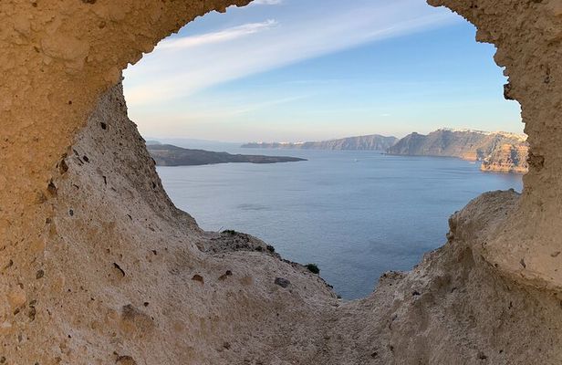Small Group Sightseeing Tour: All Santorini’s Treasures