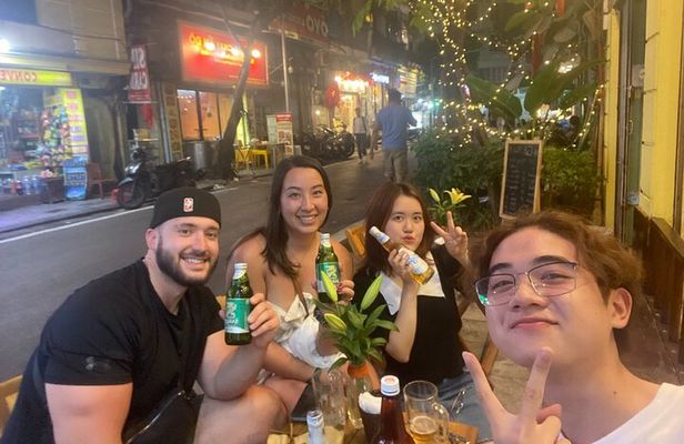 Hanoi Local Fresh Beer and Culinary Tour with Train Street Visit