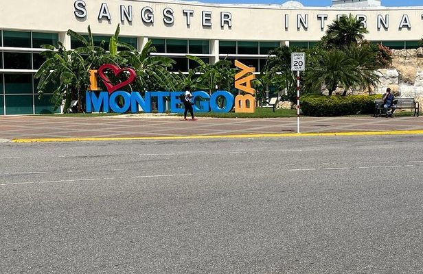 Private Round Trip from Sangster International Airport to Negril