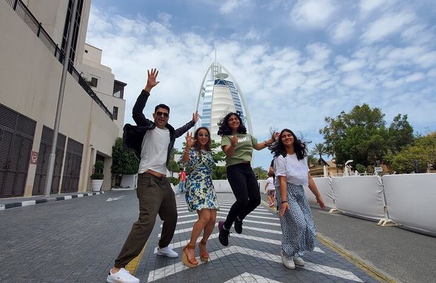 Private: Dubai's Highlights & Desert safari with BBQ dinner