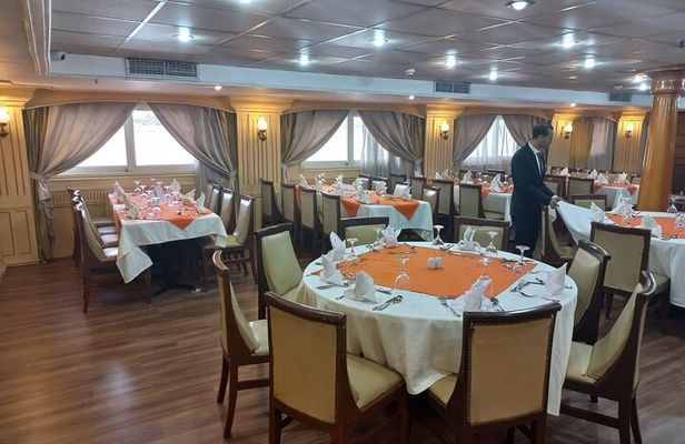 5-Day Nile Cruise from Luxor To Aswan, Abu Simbel and Air Balloon