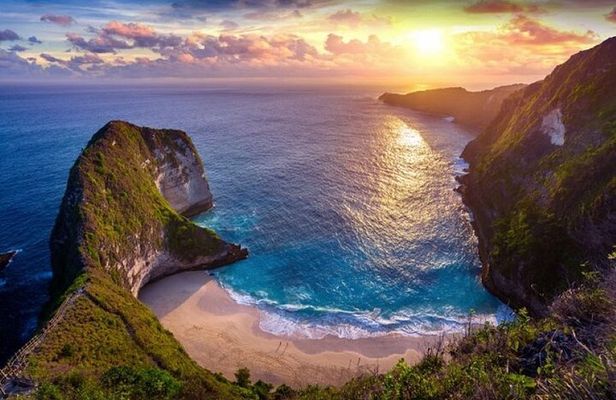 Discover the Enchanting Beauty of West Nusa Penida Private Tour
