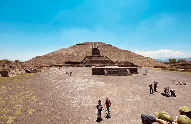 Teotihuacan and Basilica with Tickets and Food Included
