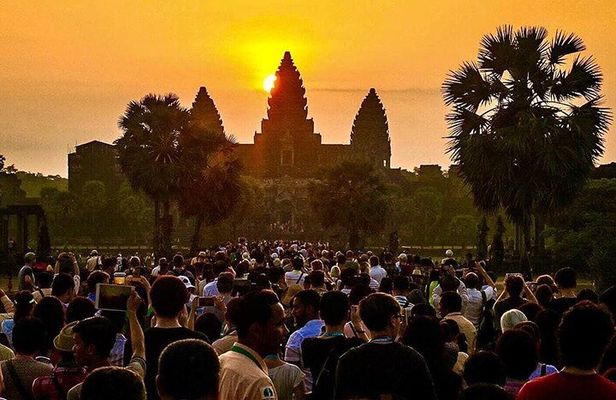 Private Full-Day Sunrise Tour in Angkor Wat Temple