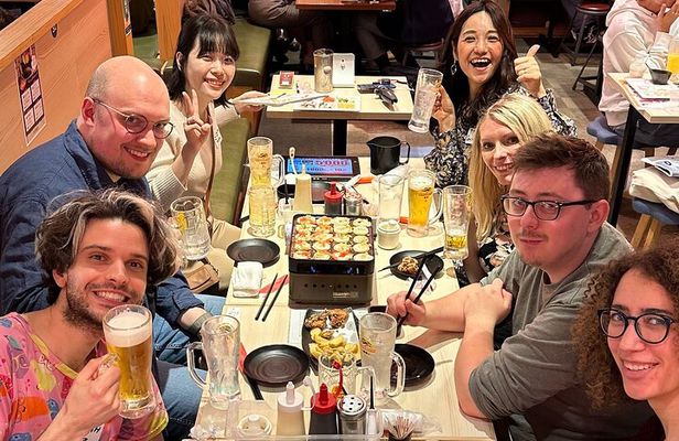 Takoyaki Party & Shinjuku Night Tour in Tokyo ※Unlimited Drinks