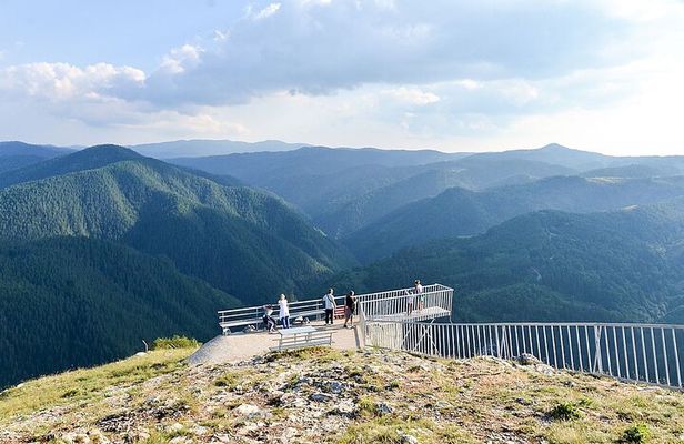 Hiking to Eagle's Eye and Devil's Throat Cave