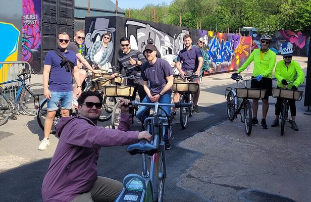 Fun Public Bike Tour in Glasgow
