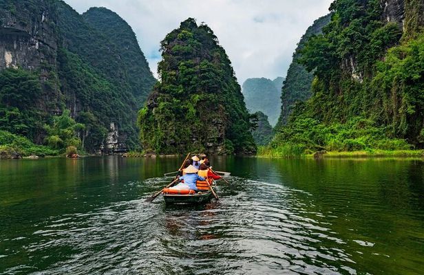 Ninh Binh Luxury 1 Day Tour ( Small Group With Limousine Bus)