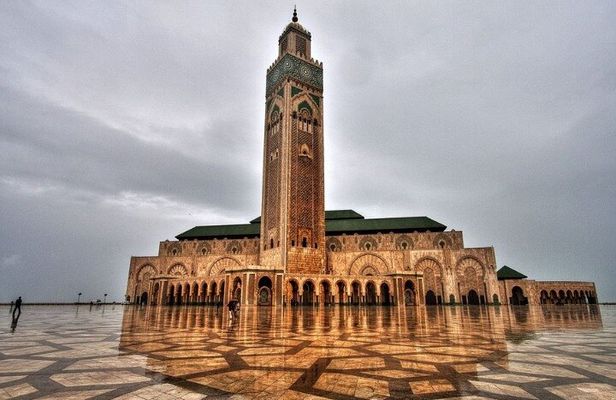 Casablanca Guided Tour with professional guide and lux vehicle