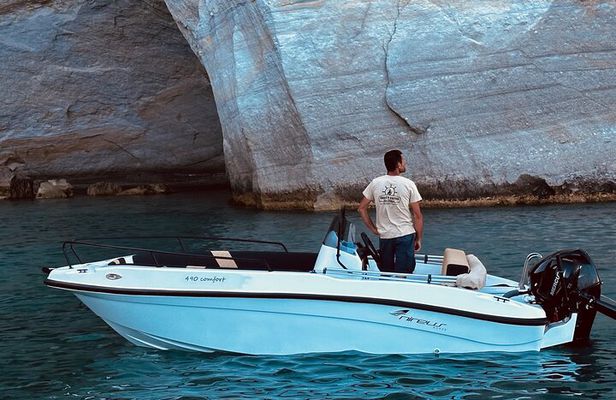 Half Day Private Boat Exoerience with Skipper in Milos