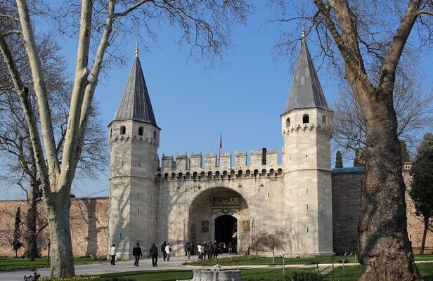 Istanbul: Topkapi Palace Guided Tour and Skip The Line