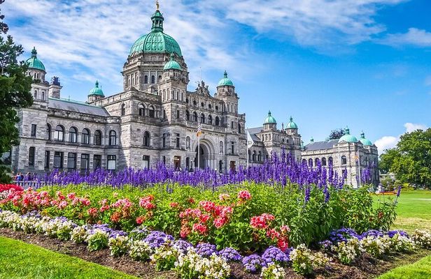 Best of Victoria Group Tour w/ Malahat Skywalk & Butchart Gardens