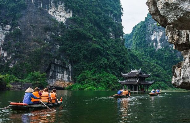 Bai Dinh Pagoda, Trang An boat and Mua Cave Limousine from Hanoi