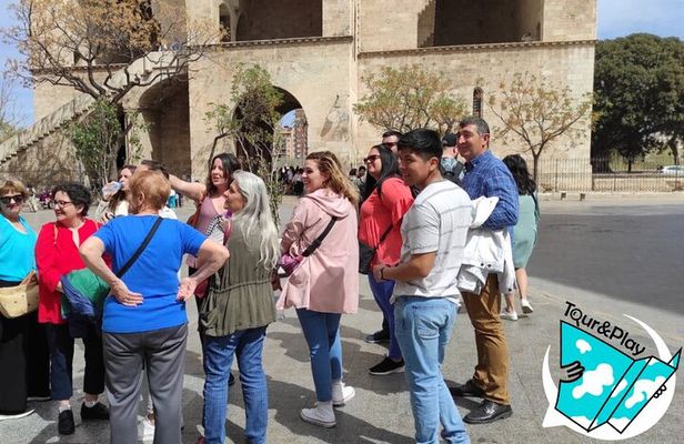 Games and History Walking Tour in the Center of Valencia