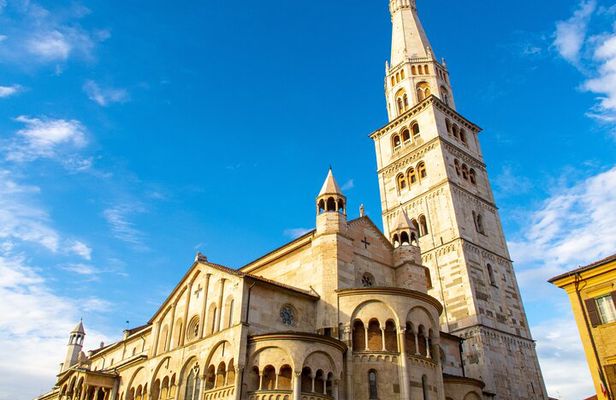 Small Group Walking Tour of Modena
