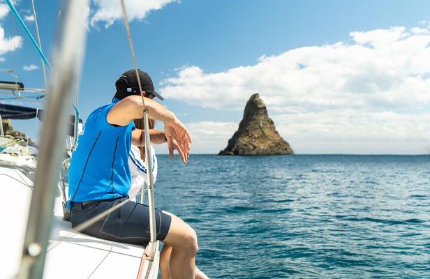 Catania: Sail Cyclops Coast by Boat and Enjoy a Sicilian Aperitif
