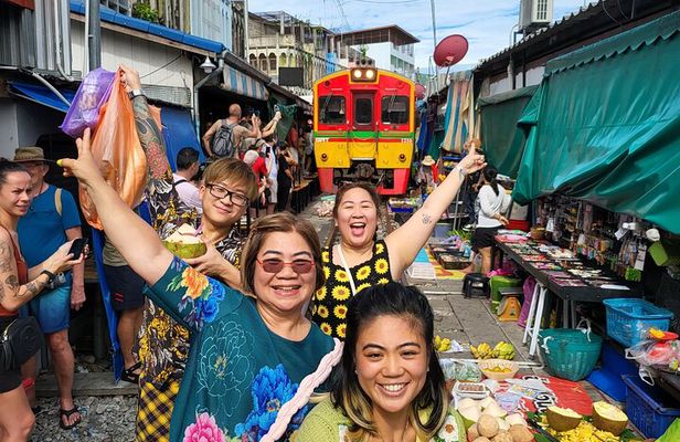 Private Tour to Railway Market and Damnoen Saduak Floating Market