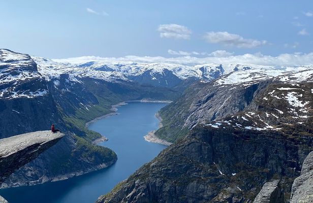 Full Day Hiking Adventure from Bergen to Trolltunga