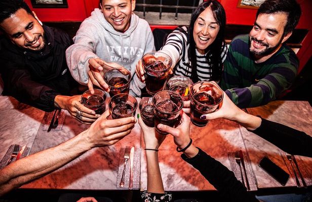 La Barceloneta Tapas & Wine & Drinks Tour in Barcelona
