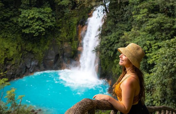 Day trip to Rio Celeste from San José