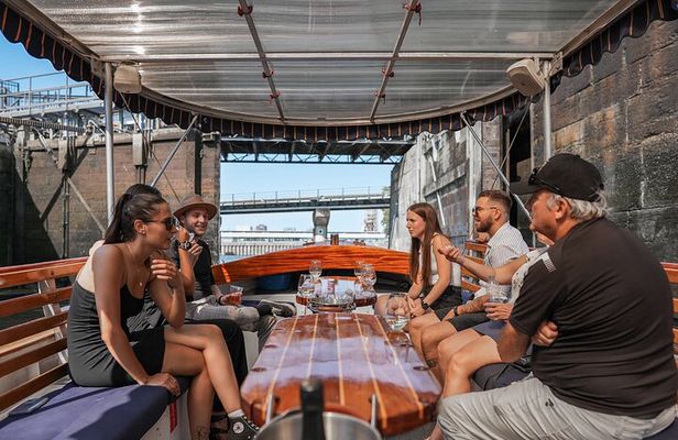Montreal: Guided Exclusive Electric Boat Tour on Lachine Canal