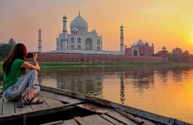 From Delhi: Sunrise Taj Mahal Tour From Delhi All Inclusive