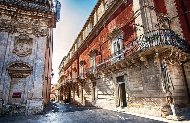 Classical Ortigia Guided Group Tour