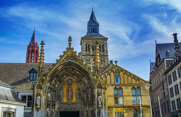 Full-Day Historical Tour in Maastricht from Amsterdam