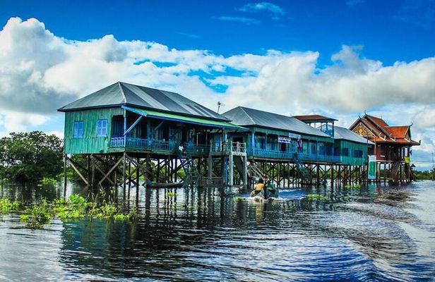 2-Day Angkor Wat, Banteay Srei & Floating Village Kampong Pluk