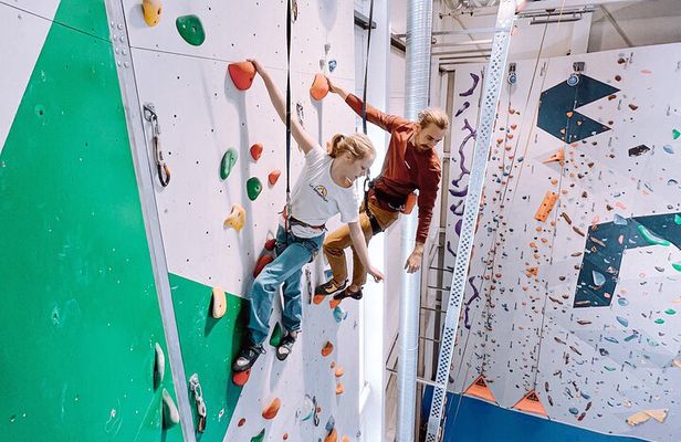 Climbing in Mørkvedhallen Klatresenter