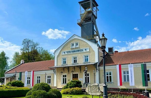 From Krakow: Wieliczka Salt Mine Guided Tour with Hotel pickup 