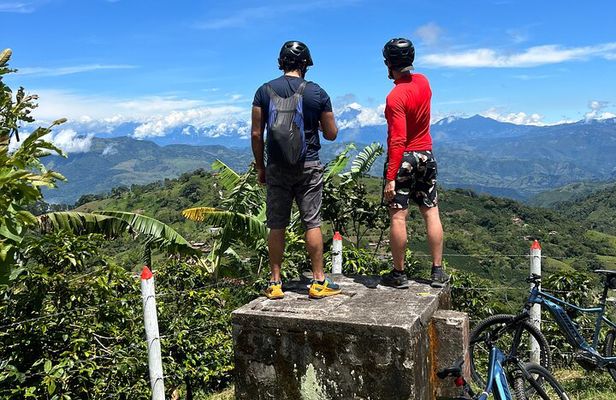 Electric Mountain Bike and Pool near Medellín (Adventure&relax)