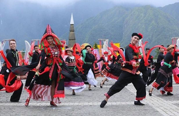 From Hanoi : Sapa Moutain Trek - Halong bay Heritage