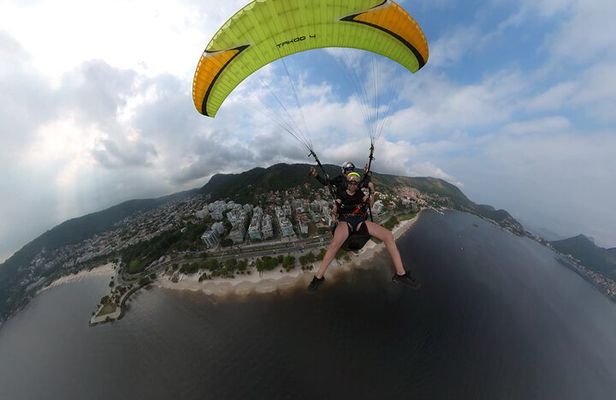 Paragliding Flight Experience in Niterói, Rio de Janeiro