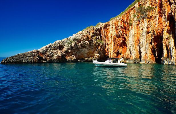 Exclusive Private Tour: Red Rocks & Pakleni Islands