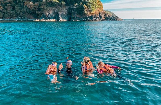 Phuket: Phi Phi and Bamboo Islands Day Trip with Buffet Lunch